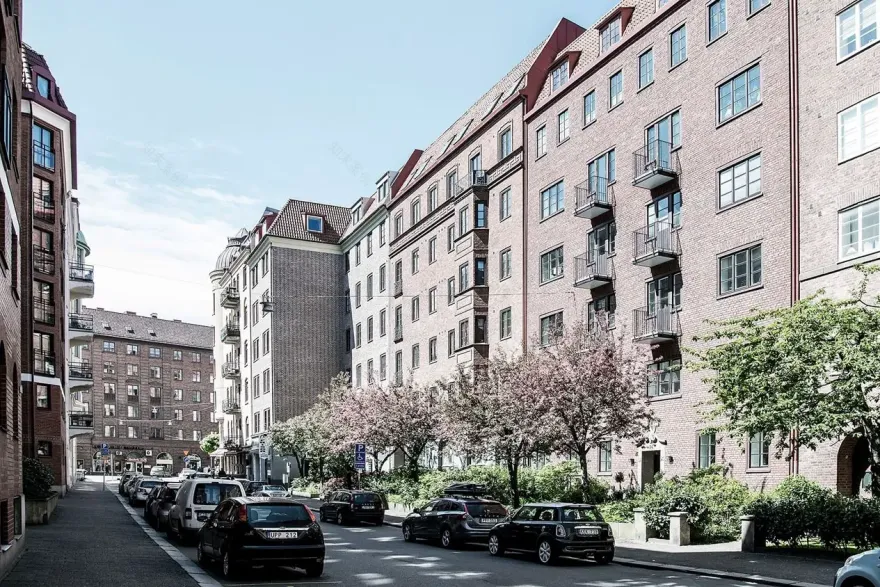 瑞典 35m2 弧形窗工作室 | 古典与现代的完美结合-13