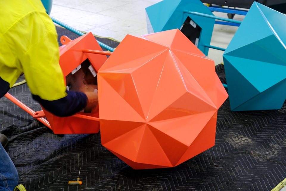 漂浮的几何雕塑，点亮悉尼人行道-32