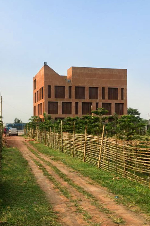 红色行政楼 · 节约空间的智慧校园设计丨孟加拉国达卡丨Archeground-26