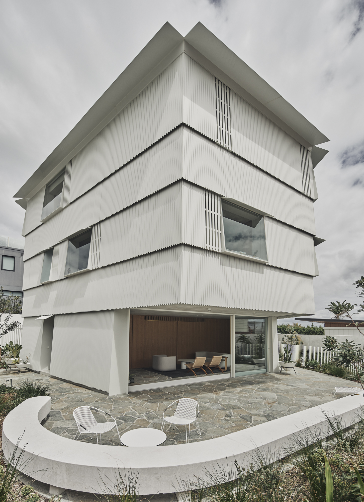 悉尼 Vaucluse 的"船板屋" | 巧妙利用规划限制,融入美景的设计惊喜-16