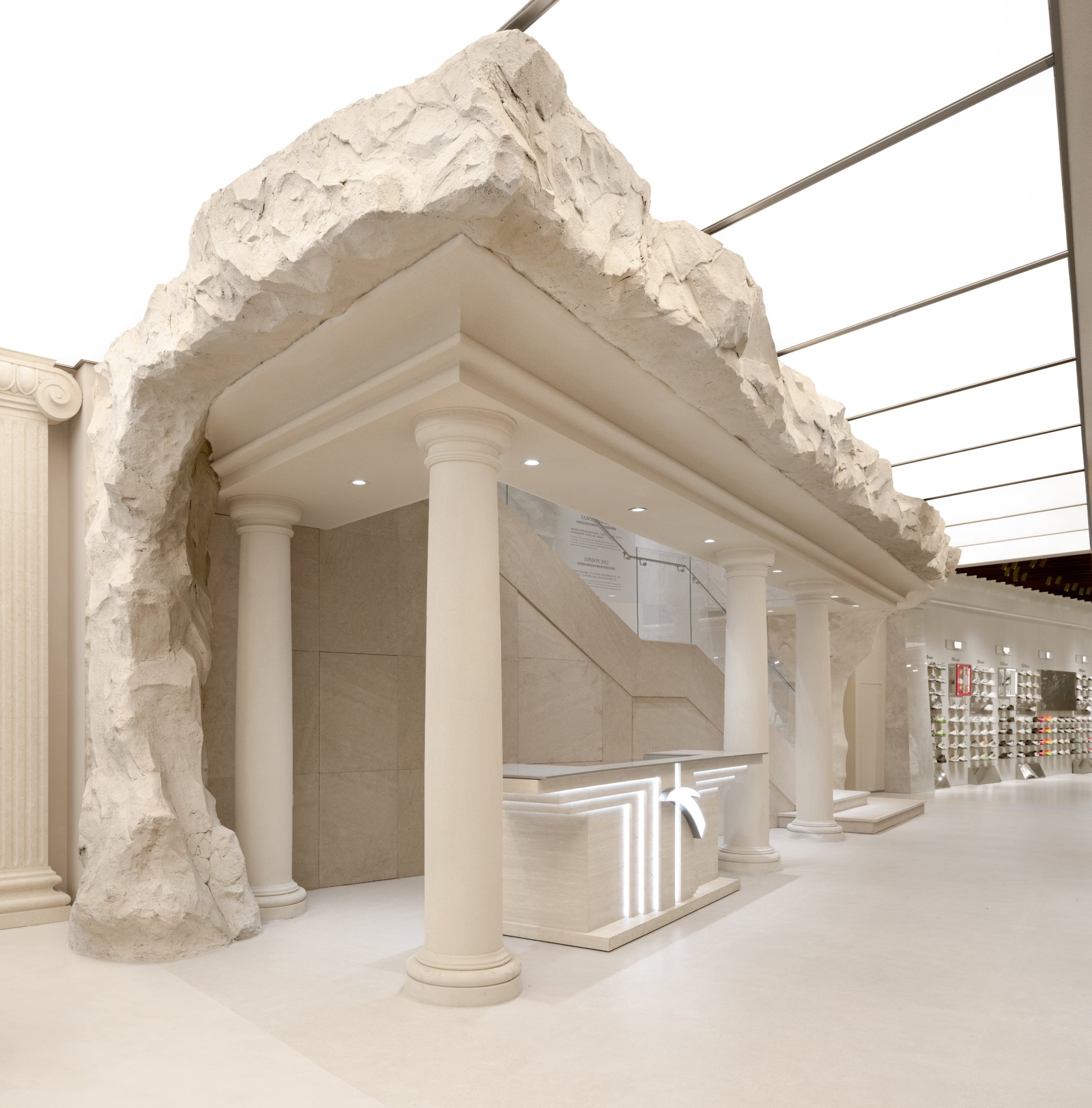 服装店丨中国深圳丨ANTA Space Creative,STILL YOUNG-45