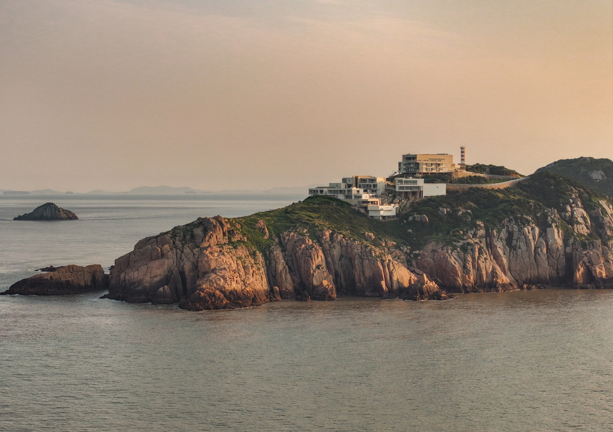 大乐之野 · 黄龙岛灯塔酒店丨中国舟山丨WJ STUDIO 万境设计-2