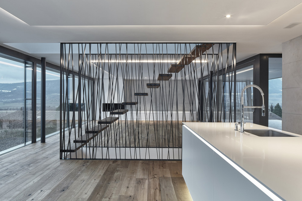 瑞士 Berna 住宅 | 融入景观的三层雕塑式建筑-20