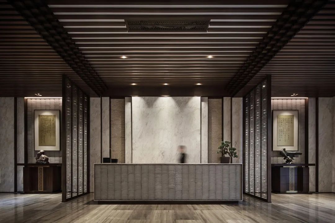 青岛协信天骄观澜售楼处 | 水光韵律的简奢空间-50