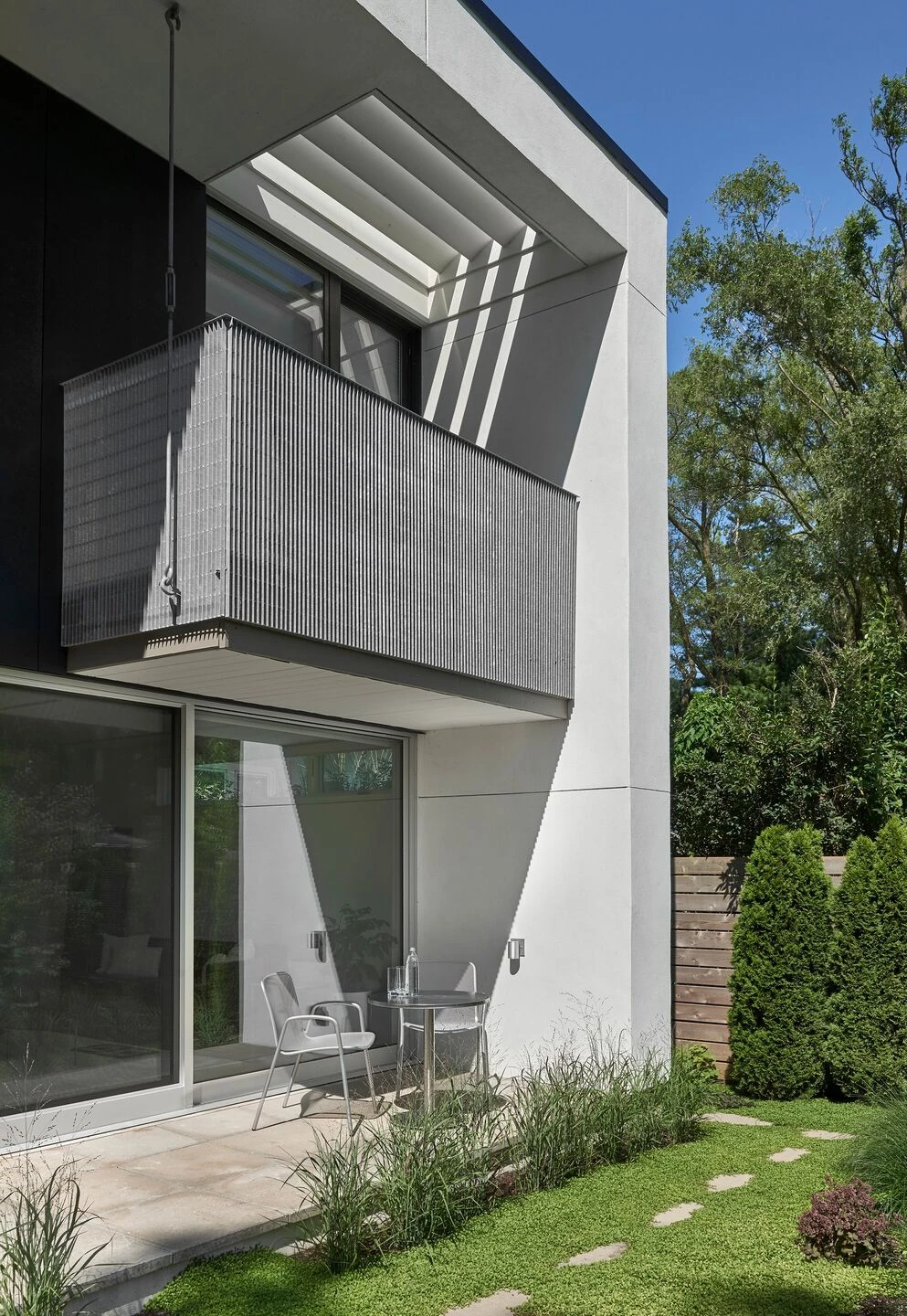 阳光绿意环绕的芝加哥北岸私人住宅-11