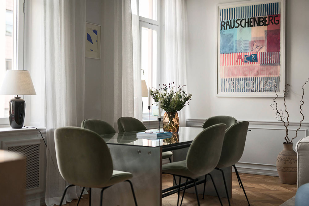 摩登斯堪的纳维亚公寓 | 彩色天花板的惊艳设计-13