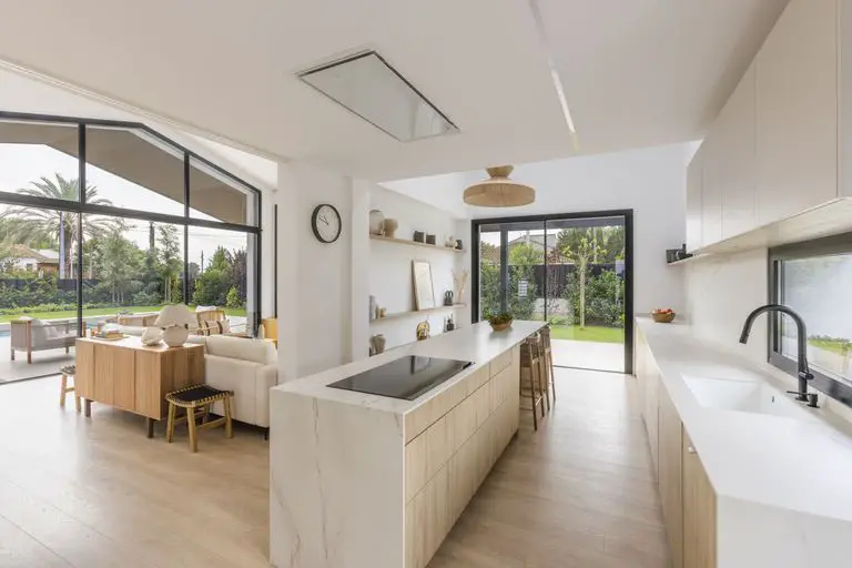 西班牙海岸线日式北欧风别墅设计-11