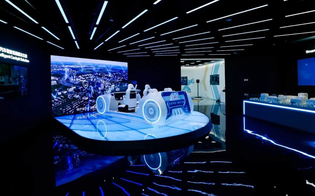 祝贺！周艳阳、吴琼设计作品“英特尔全球科技体验中心”获2025德国红点奖-39