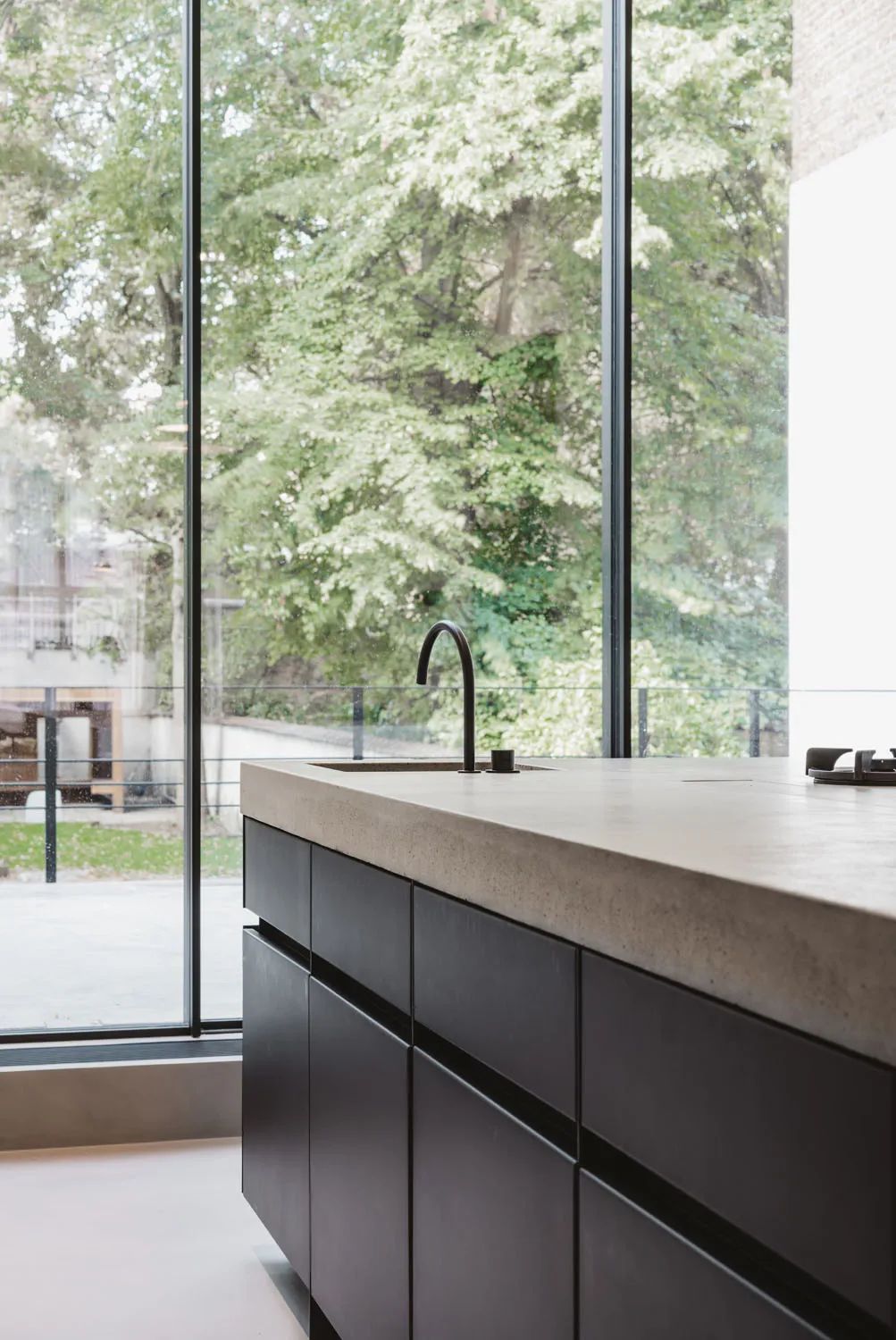 红砖与白线的精致碰撞——比利时安特卫普古典公寓设计-10