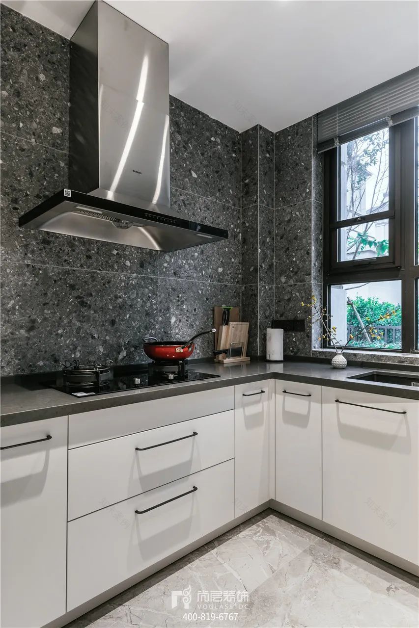 90后夫妻320㎡的新家,客餐厅直接通往后花园,还有健身区和茶室...-40