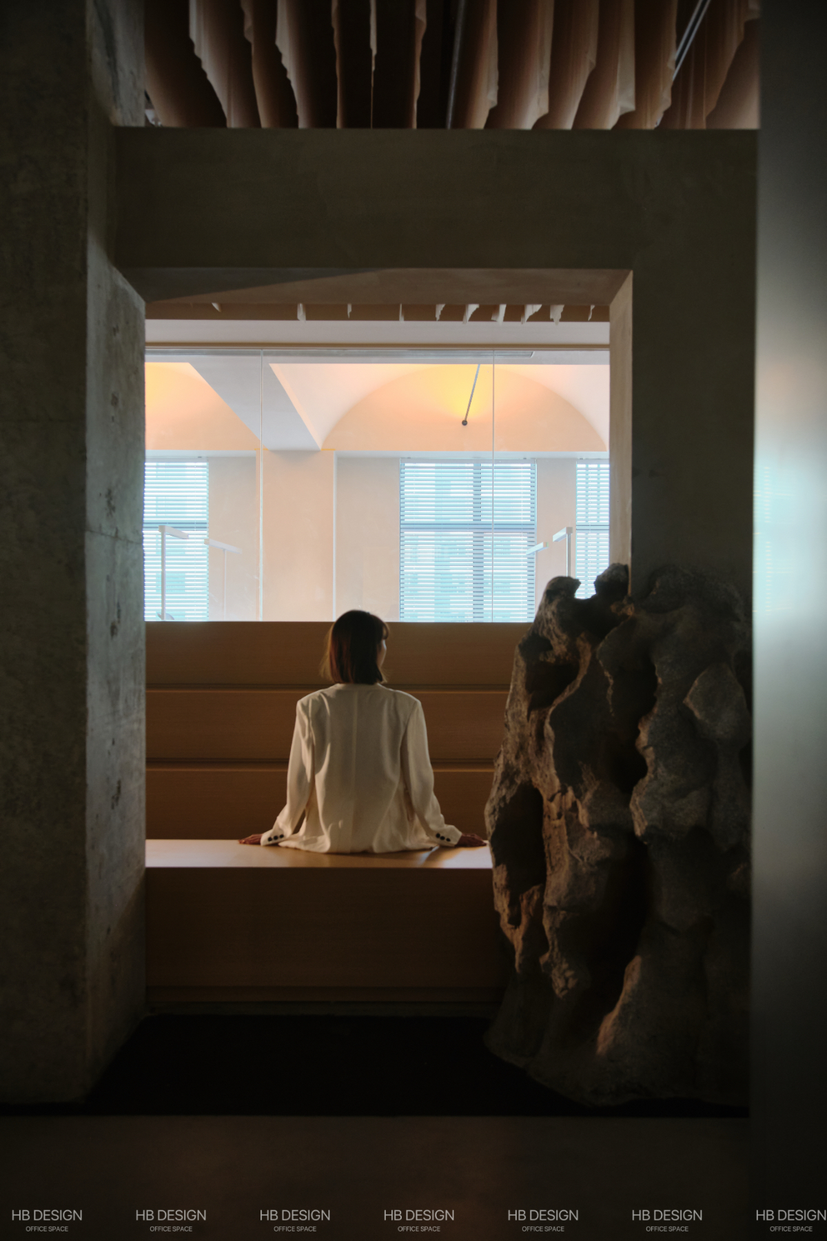 Hb禾本 | CHIC VEN | 办公室里的秀场-3