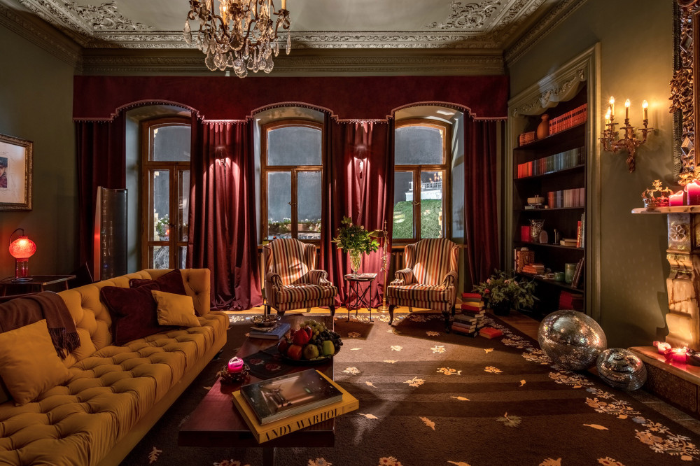 乌克兰历史公寓，古董家具打造精致闺房风格-28