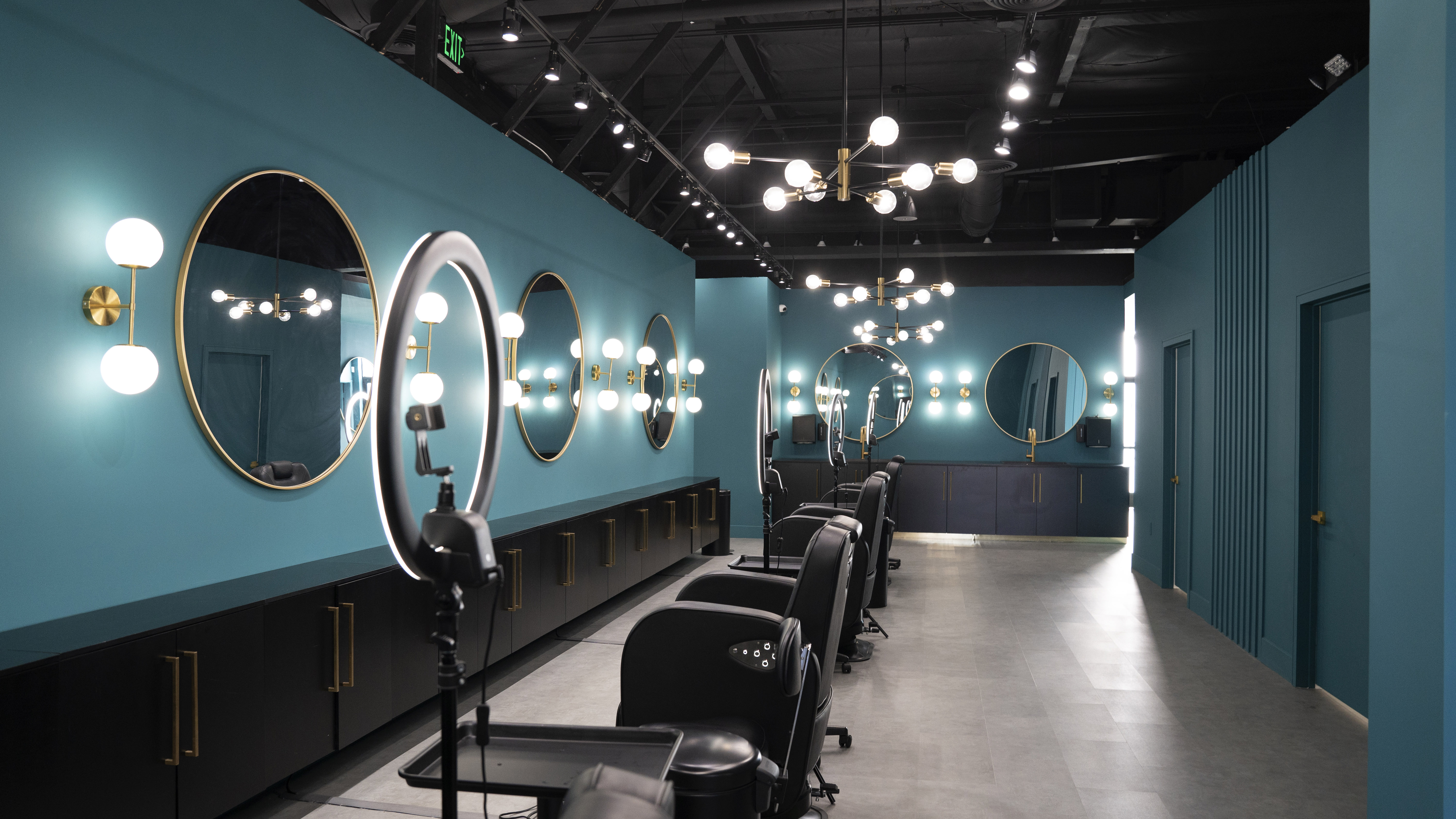 Omnia Lash Spa & boutique-7