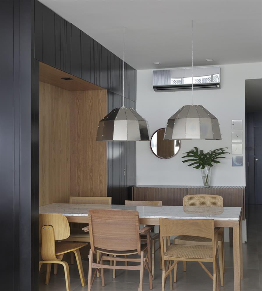 灰黑木质公寓 | 现代简约与自然光线的完美结合-4