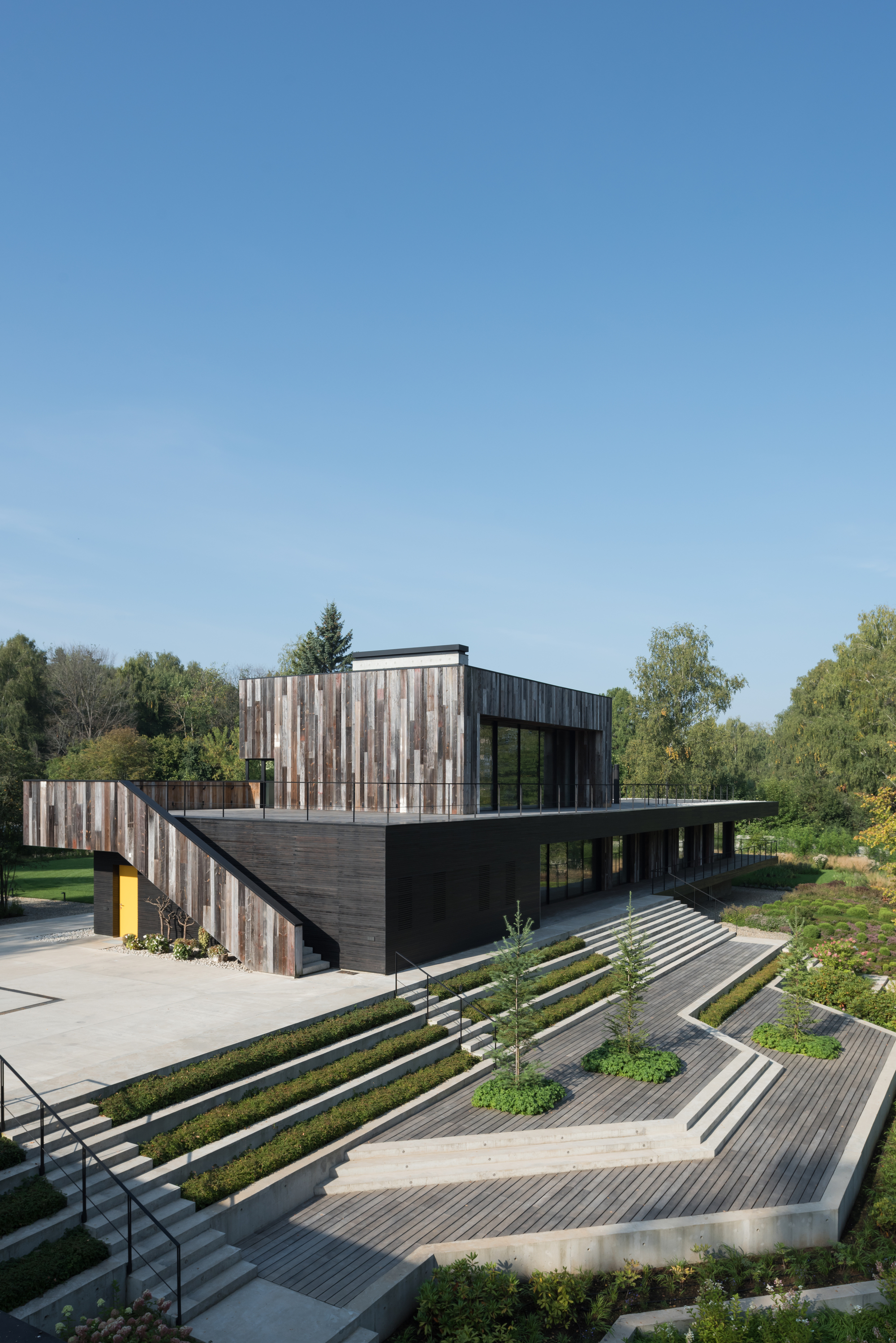 水库边的乡村别墅-18