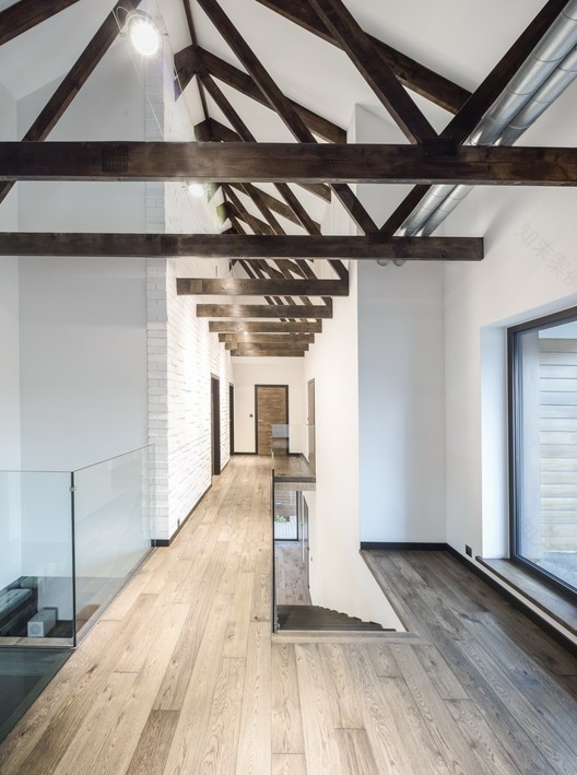 波兰内向型住宅设计,巧妙融合私密与开放-6