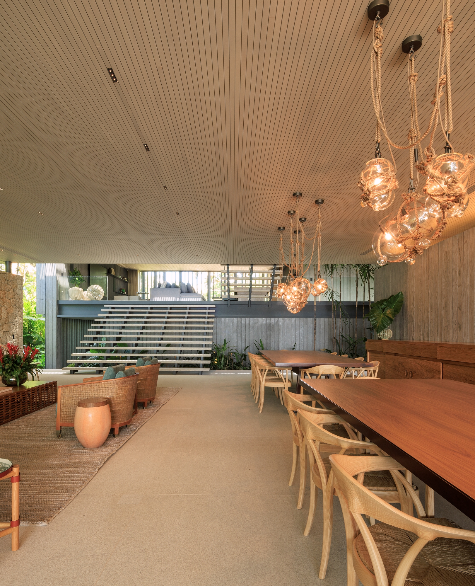 若JO是名字的缩写或者特定名称等保持原样：JO住所
若JO没有特殊意义，可意译为：住宅JO （不过这种说法一般是基于JO有特定指代前提，不然与住宅语义搭配会稍显突兀，最推荐情况一是JO有特定含义时的翻译） 丨巴西圣保罗-40