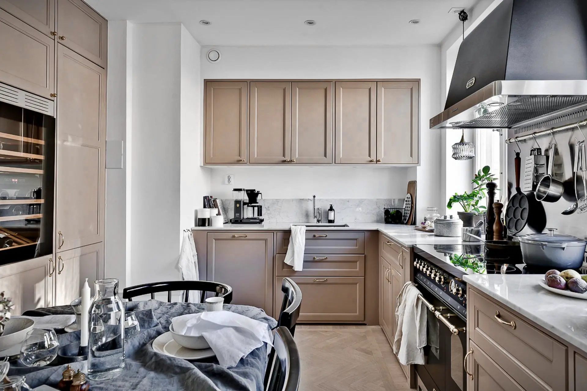 瑞典蓝色晨光公寓设计-13