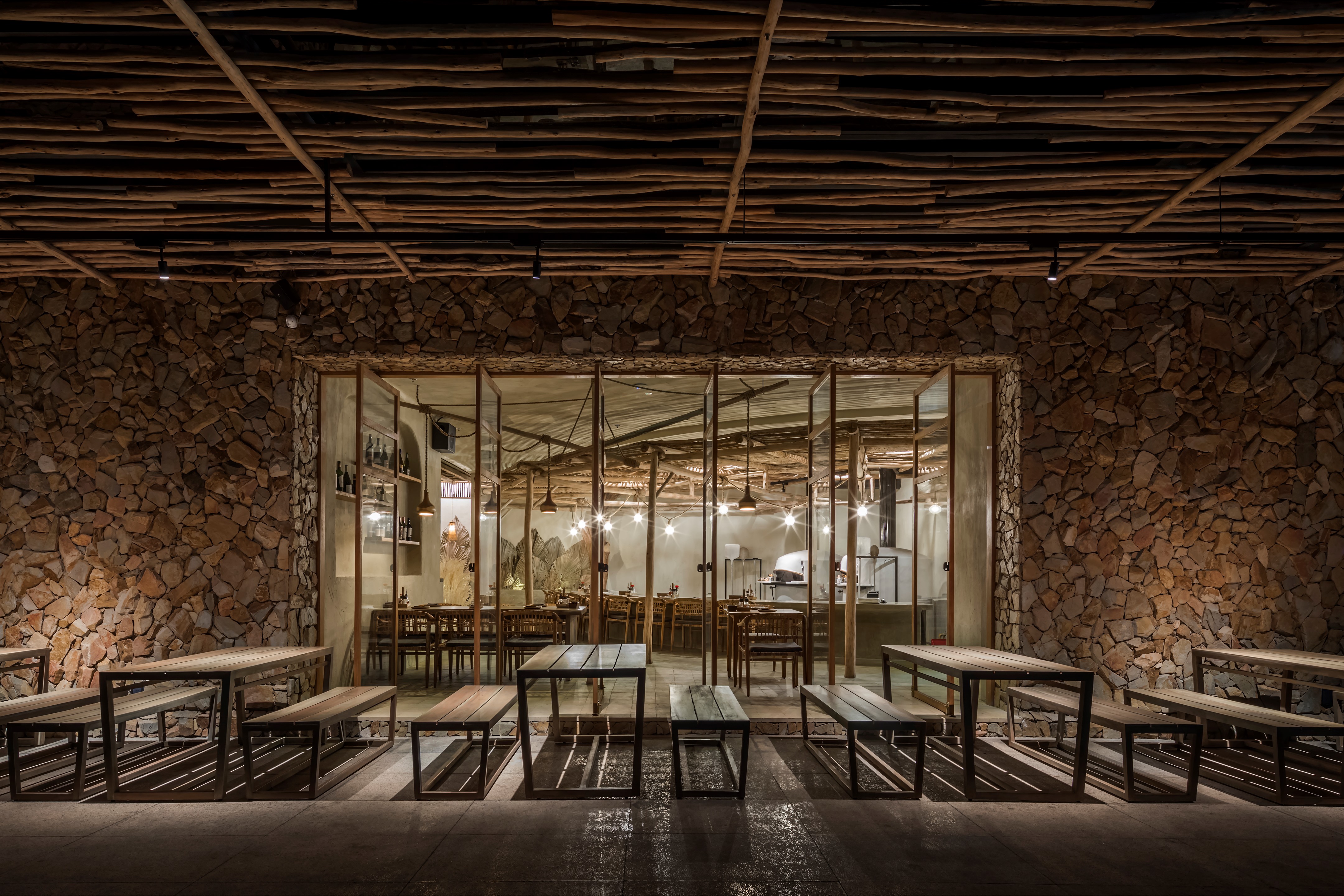 越南"Pizza 4P's"餐厅设计 · 海边别墅中的自然优雅-61