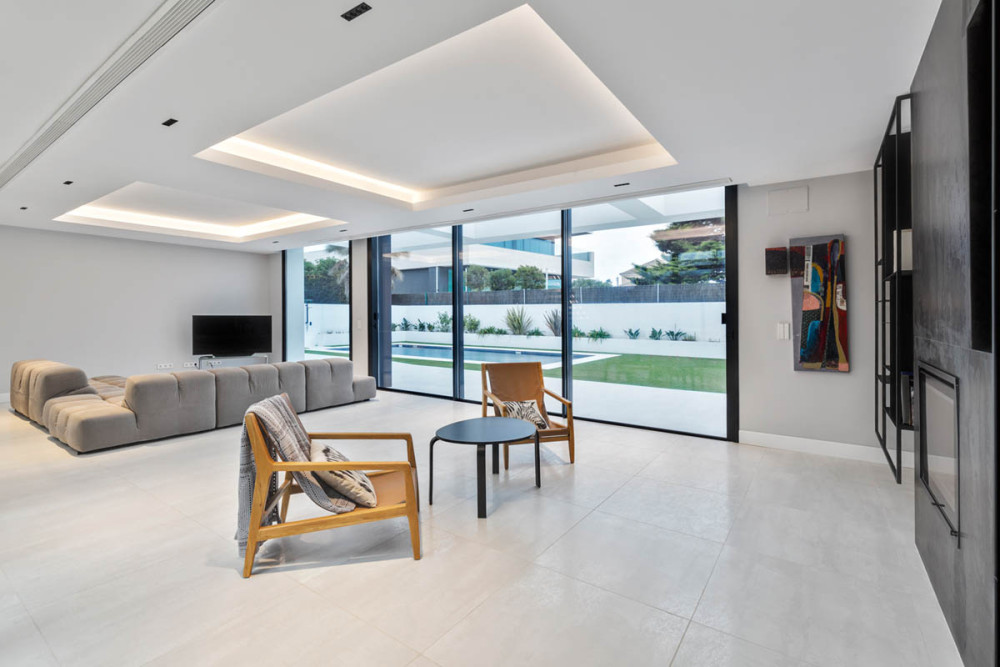 西班牙加的斯镇海滨别墅设计-14