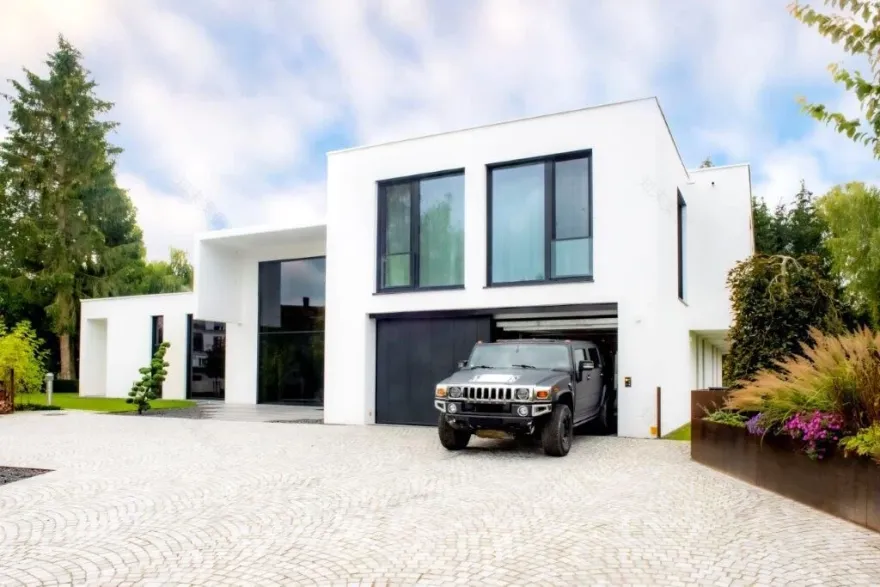 Bauhaus Villa with car lift-43