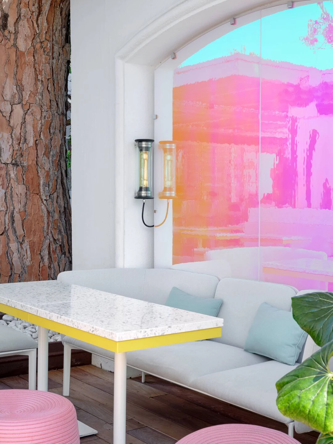 色彩盛宴 · Pharrell Williams 与 Jean Imbert 的法国圣特罗佩兹餐厅设计-16