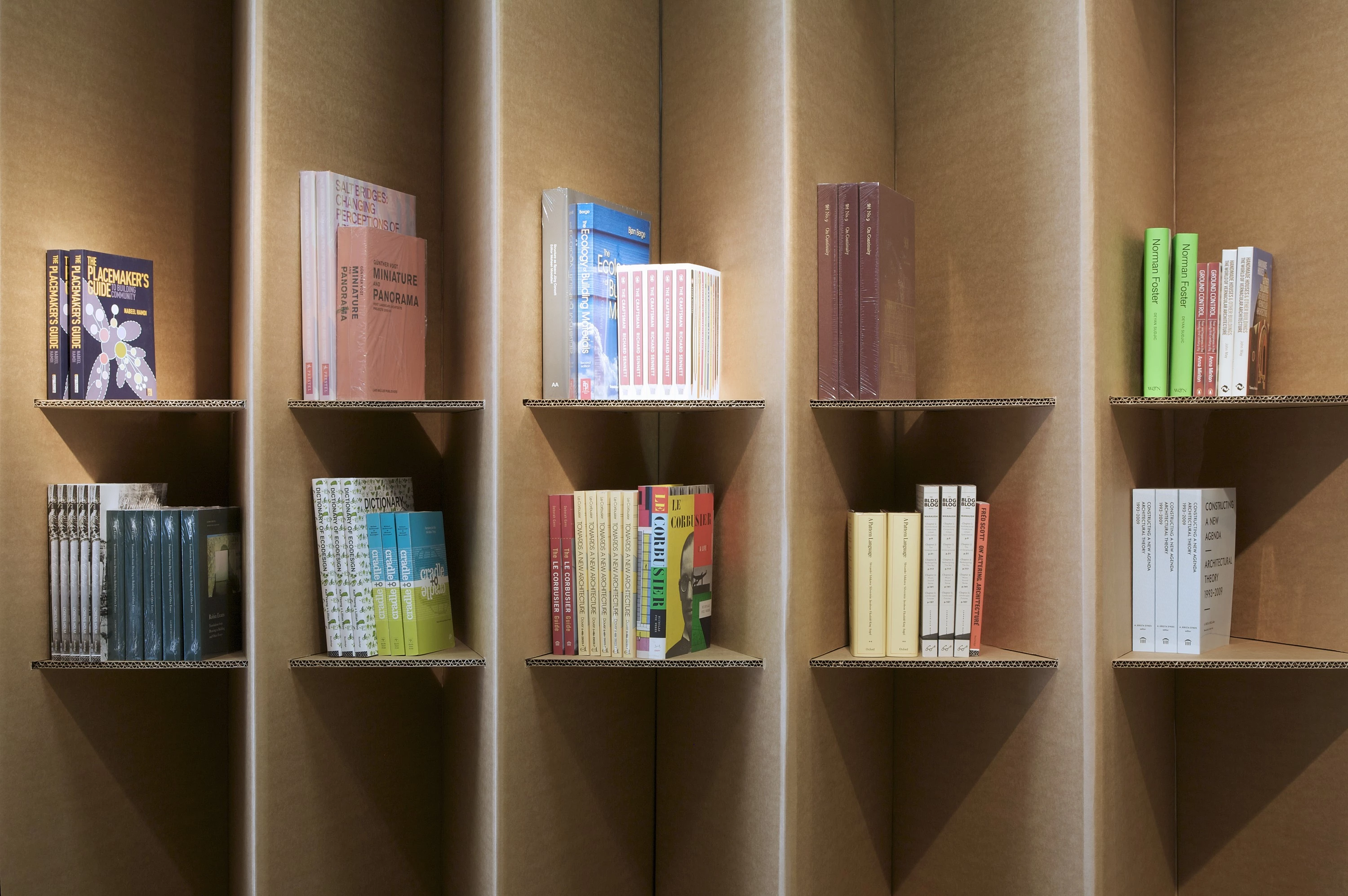 伦敦临时折叠书店-11