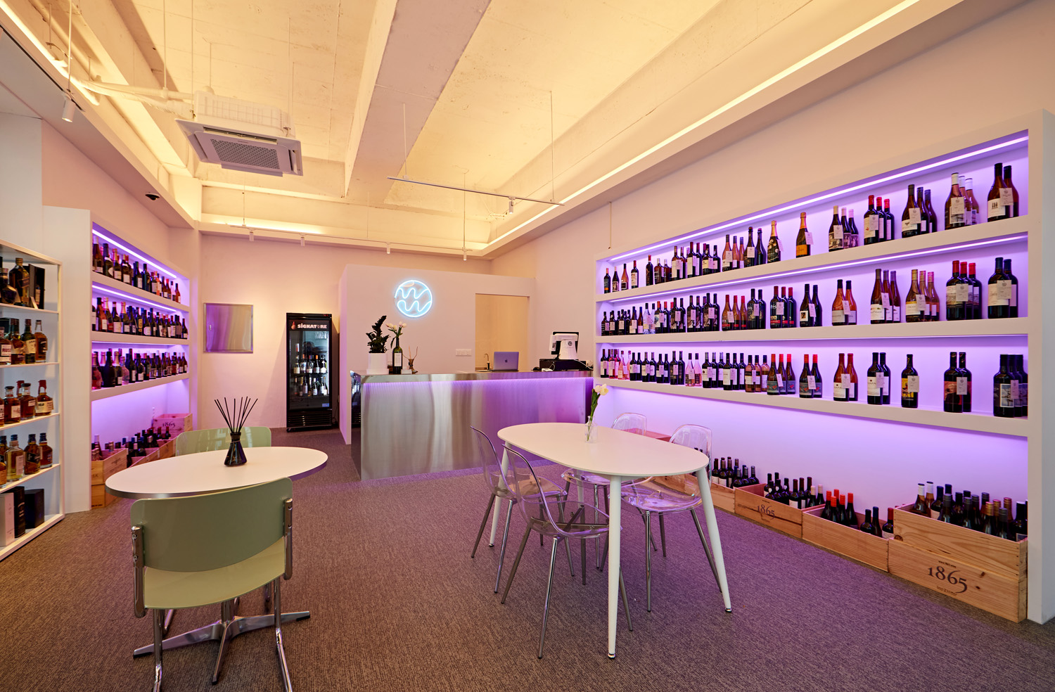 蓝色照明点亮 14 平小空间的室内设计-7