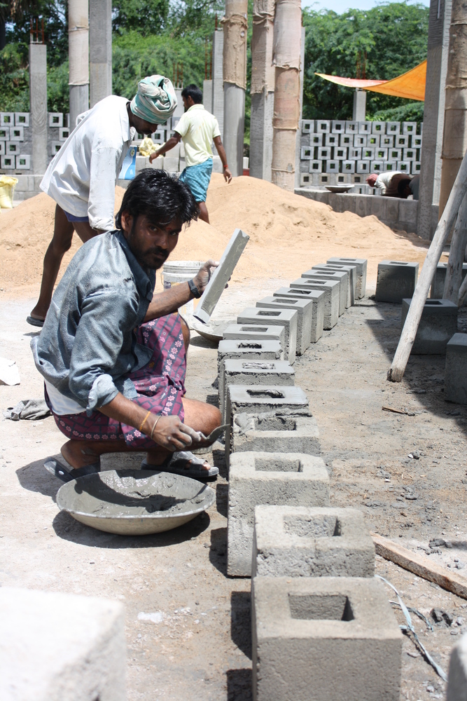 印度低成本社区中心,混凝土螺旋墙展现独特魅力-38