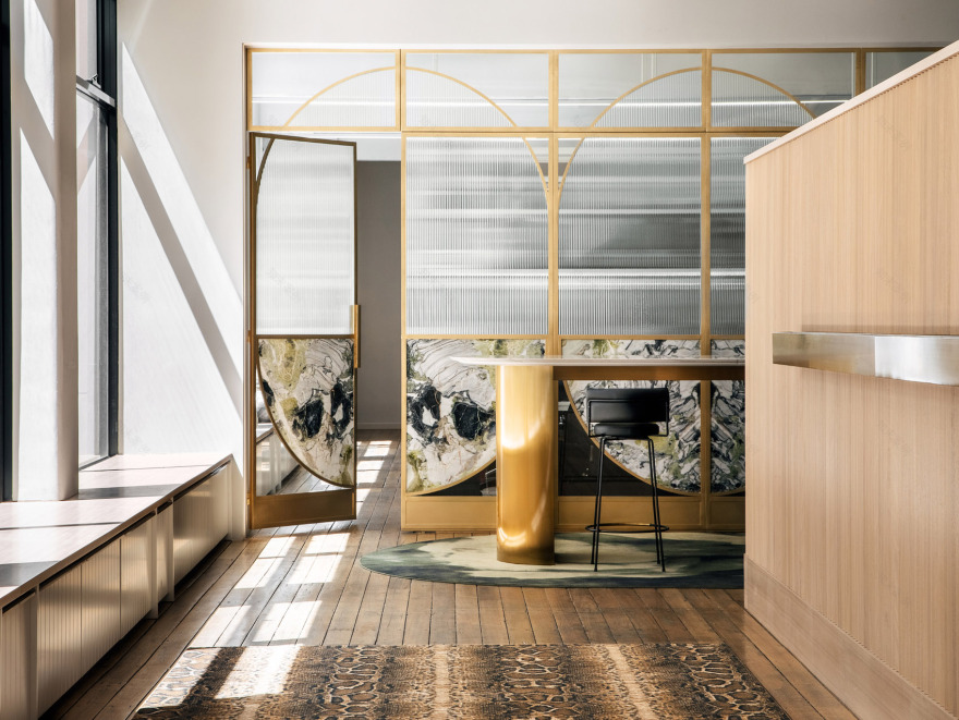 墨尔本 Rugs Carpet + Design 展销厅,定制设计打造优雅高端空间-11