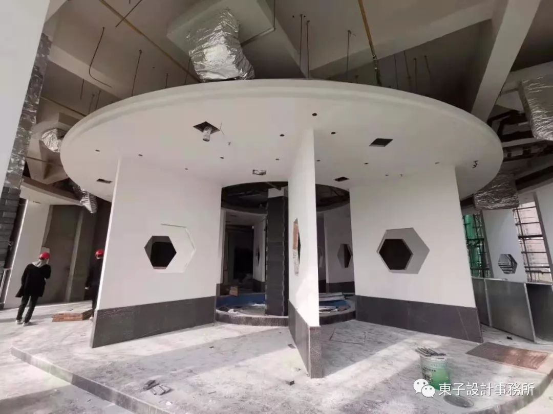 徽派水文化融入老火锅空间,打造独特用餐体验-15