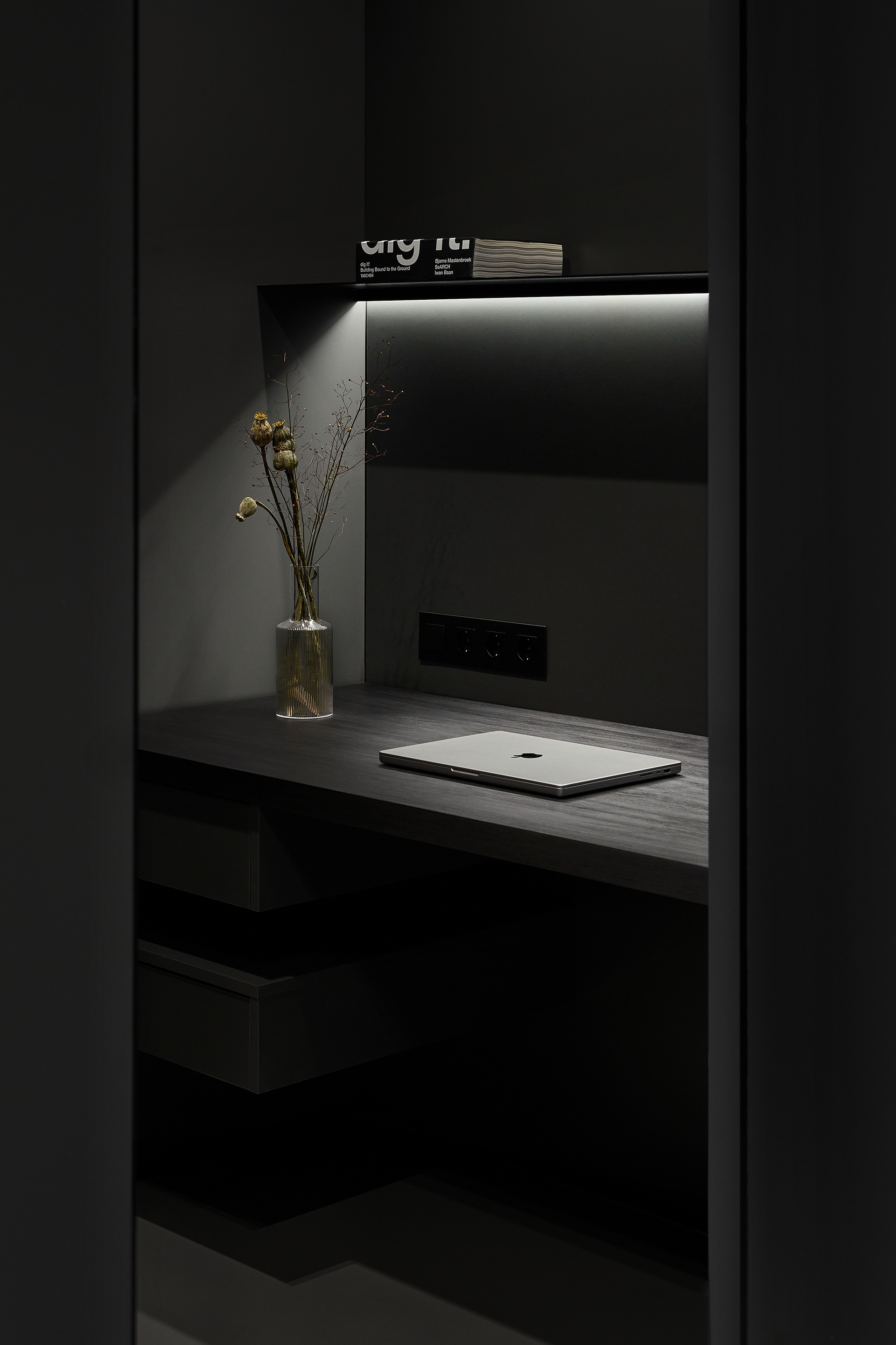 阿克罗波利斯1 2

注：Akropol常见音译为阿克罗波利斯，但由于不清楚这里 Akropol 1 2 的具体语境，仅按常见音译处理 丨乌克兰敖德萨-16