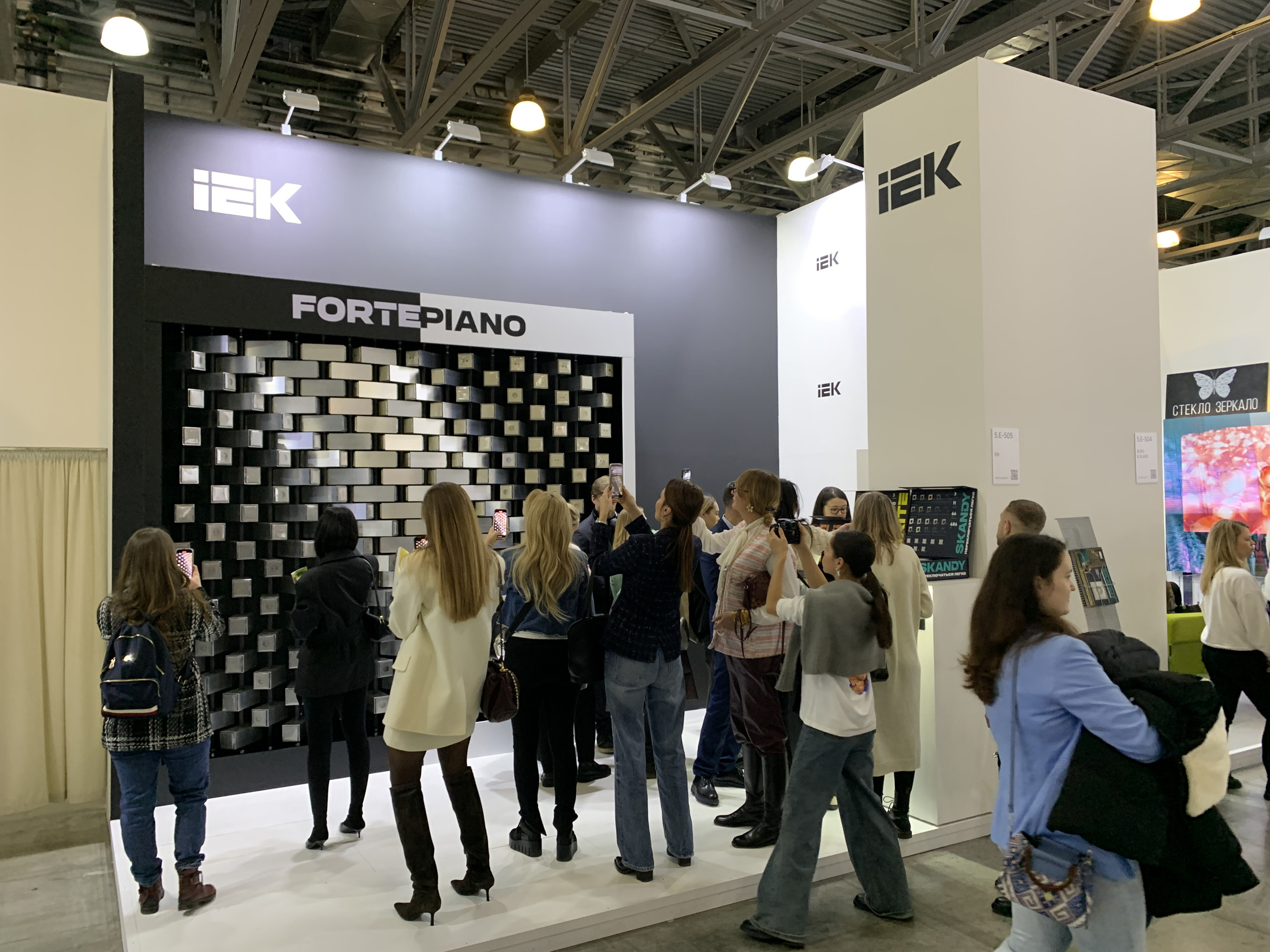 IEK在ARTDOM展会的动态展位丨俄罗斯丨ARCHITIME design group-21