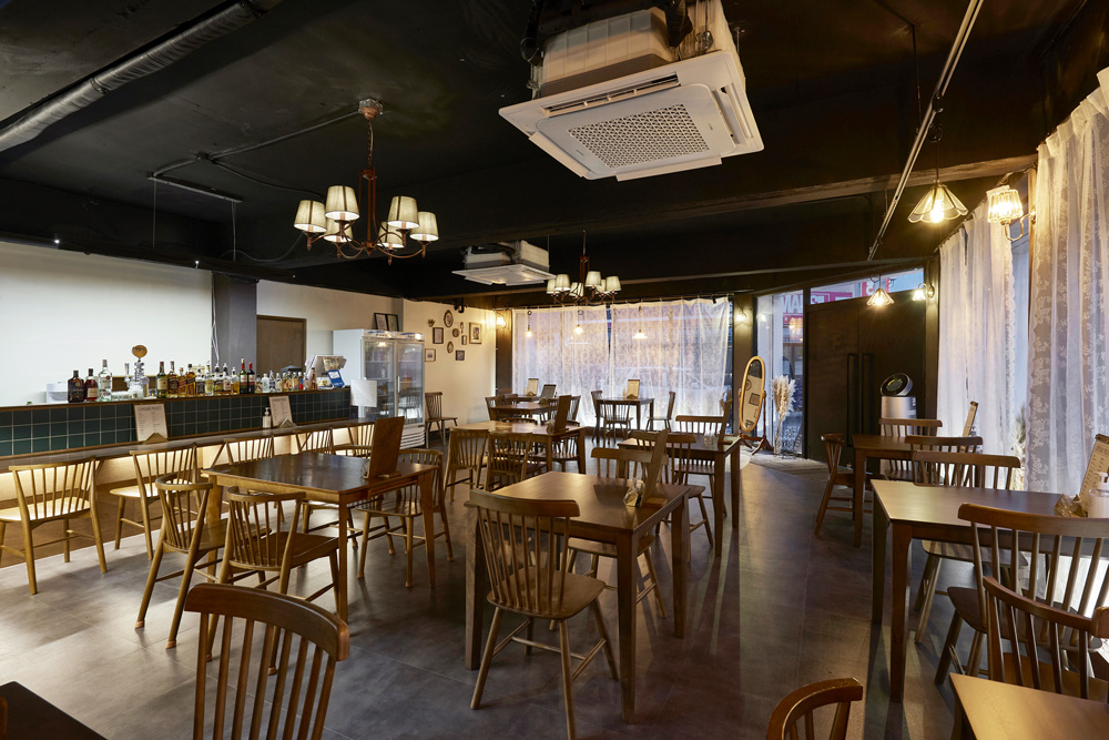 现代简约风 30 平米小酒馆，打造温馨社交空间-9