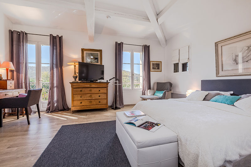 圣特罗佩斯普罗旺斯风格豪华别墅-11