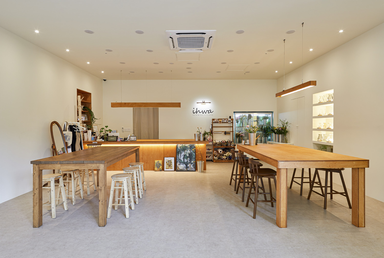 26 坪温暖氛围的白色&木质调氛围的泡沫商店设计-4