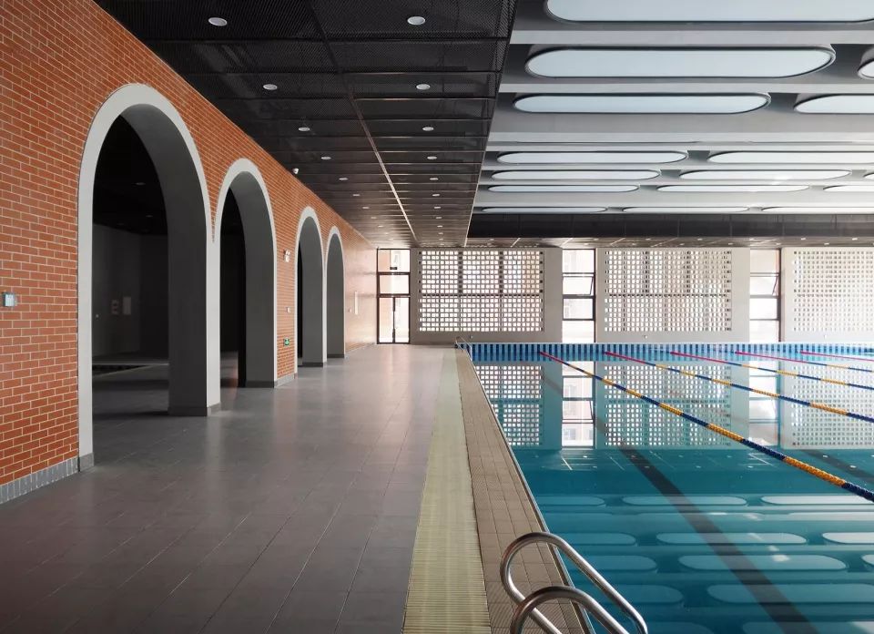 合肥锦弘中学体育馆 | 红砖与阳光板的巧妙融合-32