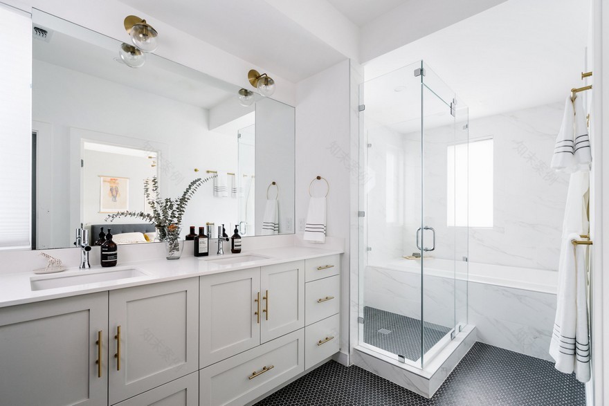 Contemporary Farmhouse Featuring Scandinavian Design and Bohemian Accents-25