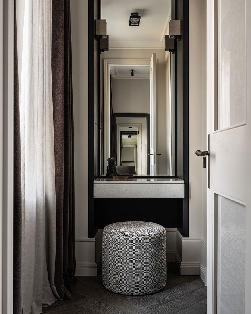 莫斯科时尚公寓 | 中性色调与柔和对比的完美结合-14