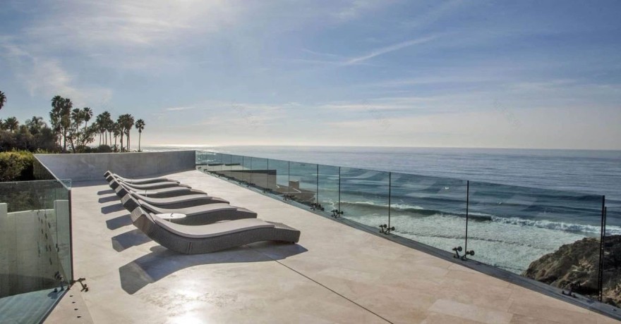 占地1000平的混凝土房子丨十年前简单装修、现在售价2亿-8