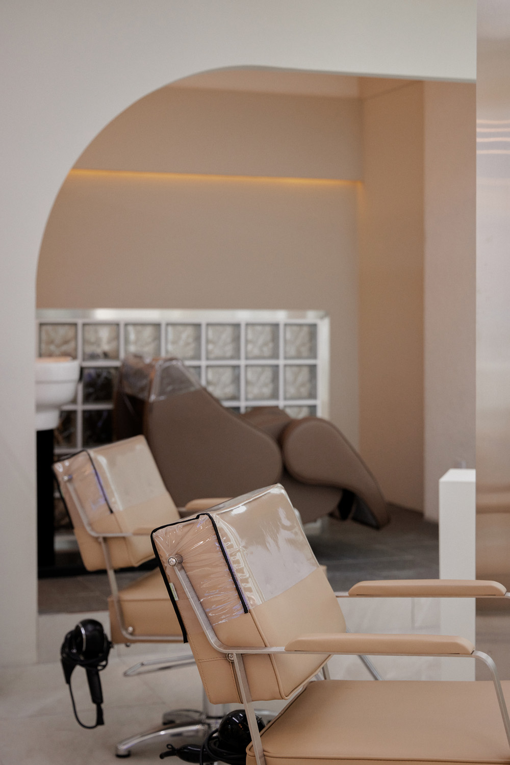 20 平米江南美容室设计 | 温馨氛围与白色&木纹的完美融合-17