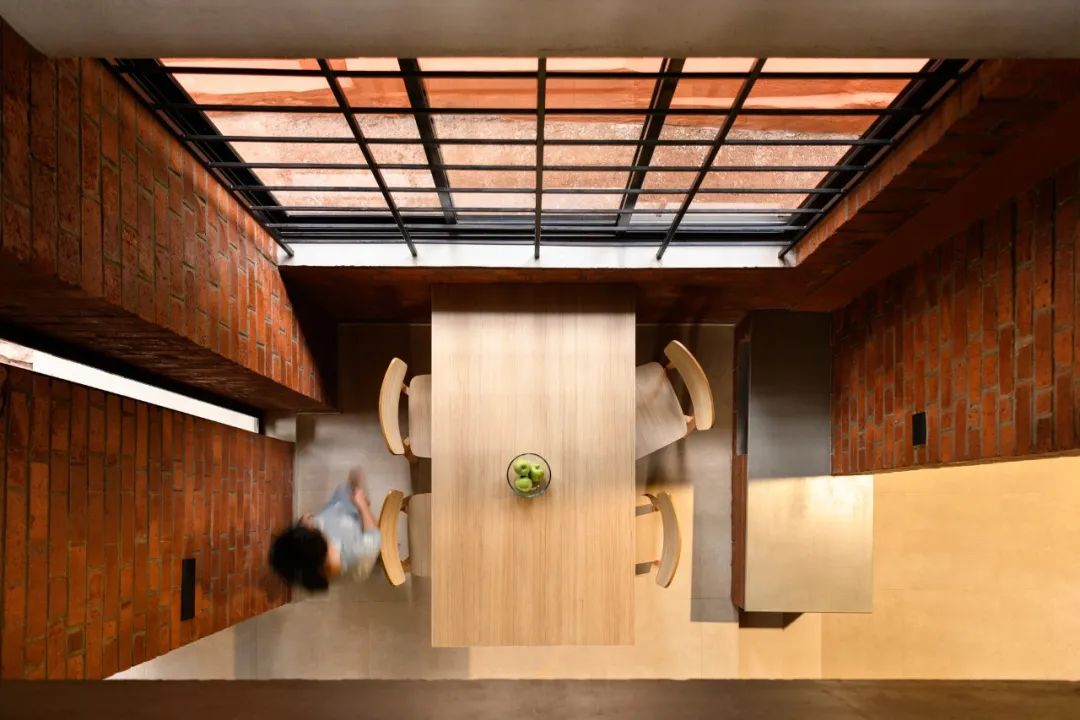 窄砖房丨印度特里凡得琅丨Srijit Srinivas ARCHITECTS-25