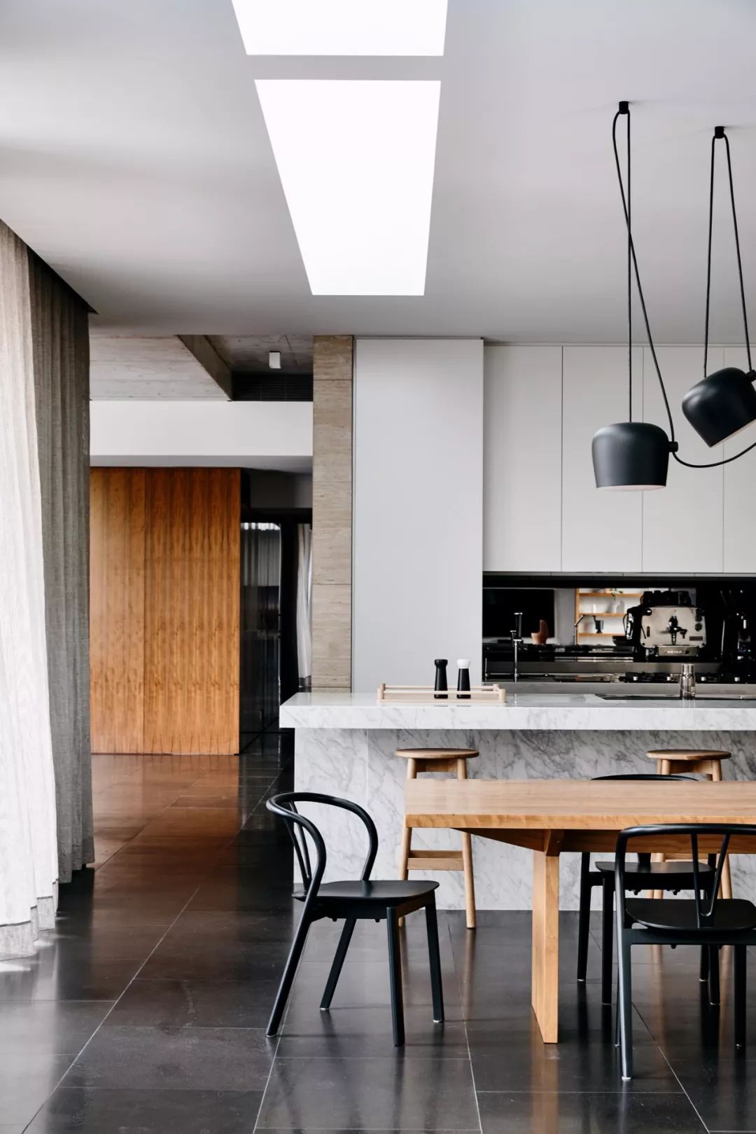 Workroom | 极简美学与功能平衡的室内设计-12