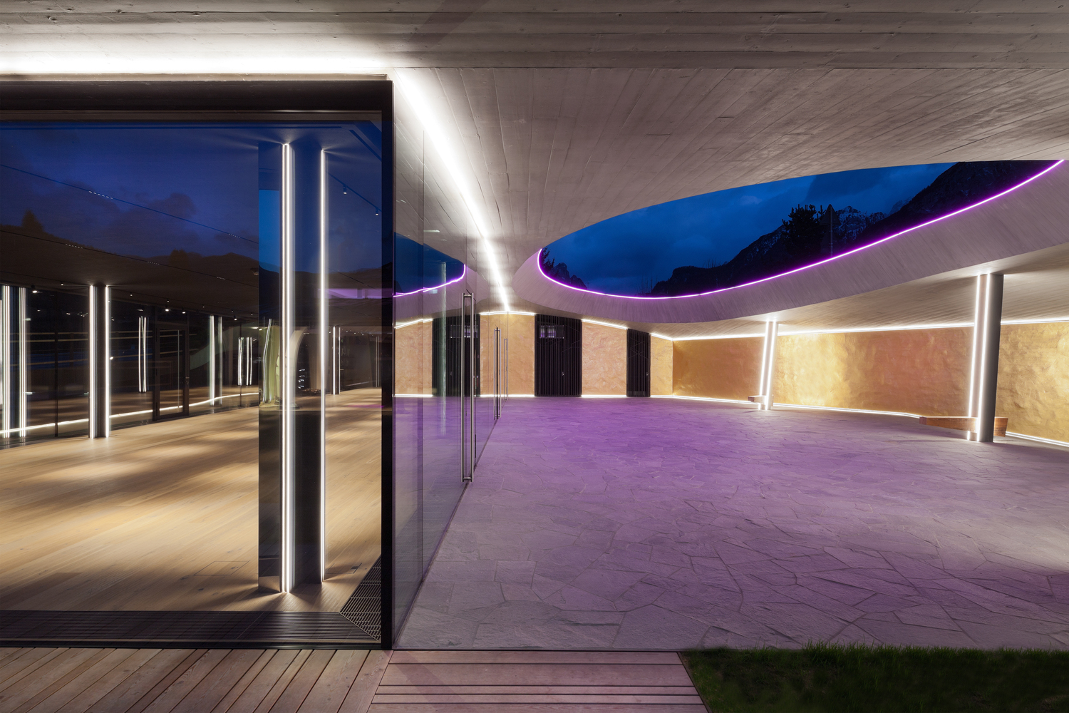 弗朗茨·克拉勒品牌南蒂罗尔地区奢侈品购物建筑设计-86