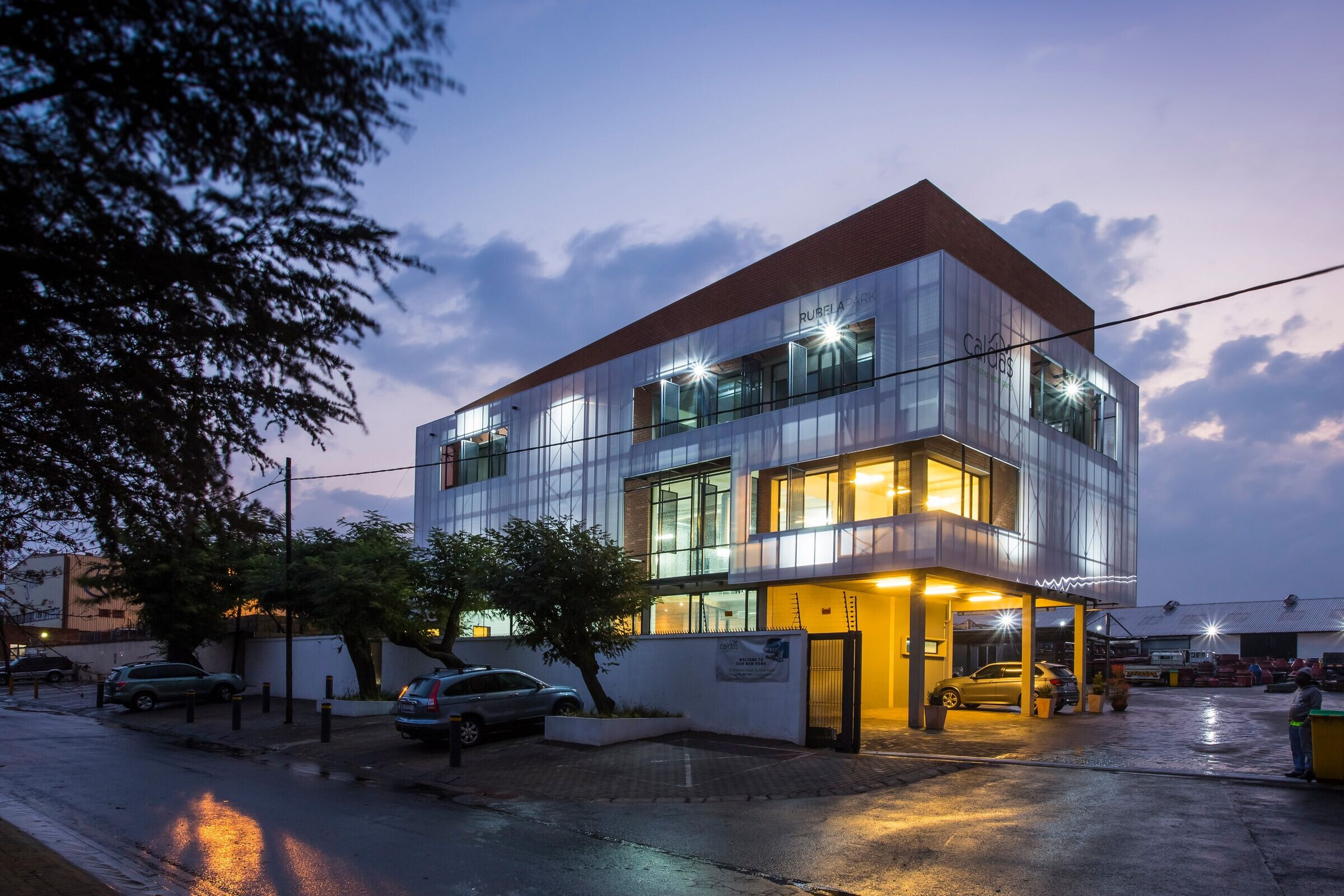 南非 Rubela Park Offices | 工业风绿建筑的典范-43