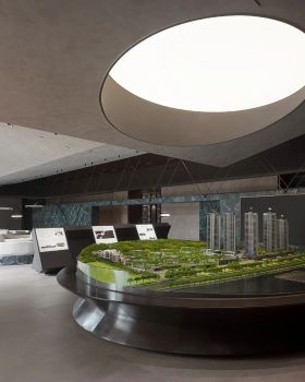 新作 登峰 Climbing to the Peak