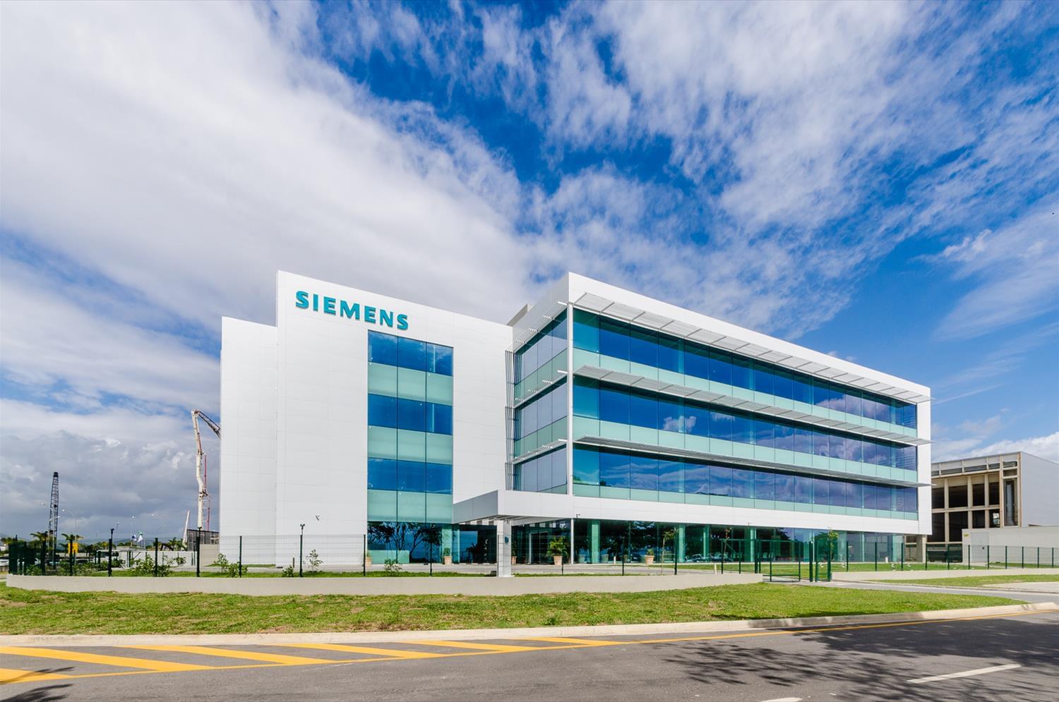 巴西 Siemens 研究中心 · 绿色环保的现代建筑设计-2
