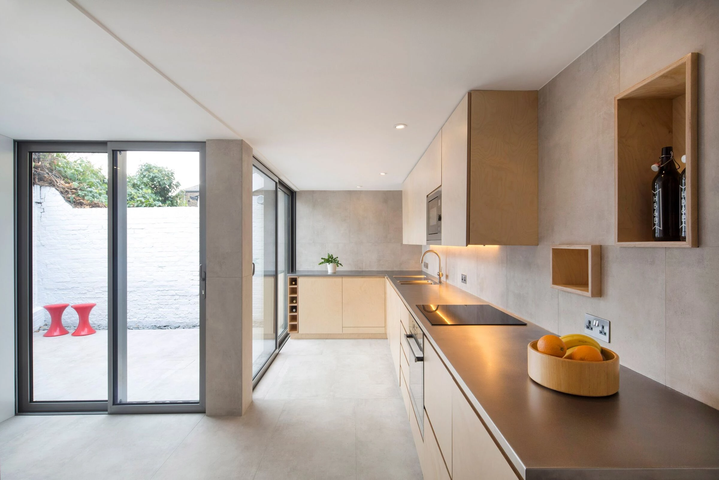 伦敦"Patio House" · 紧凑空间的厨房扩建-13