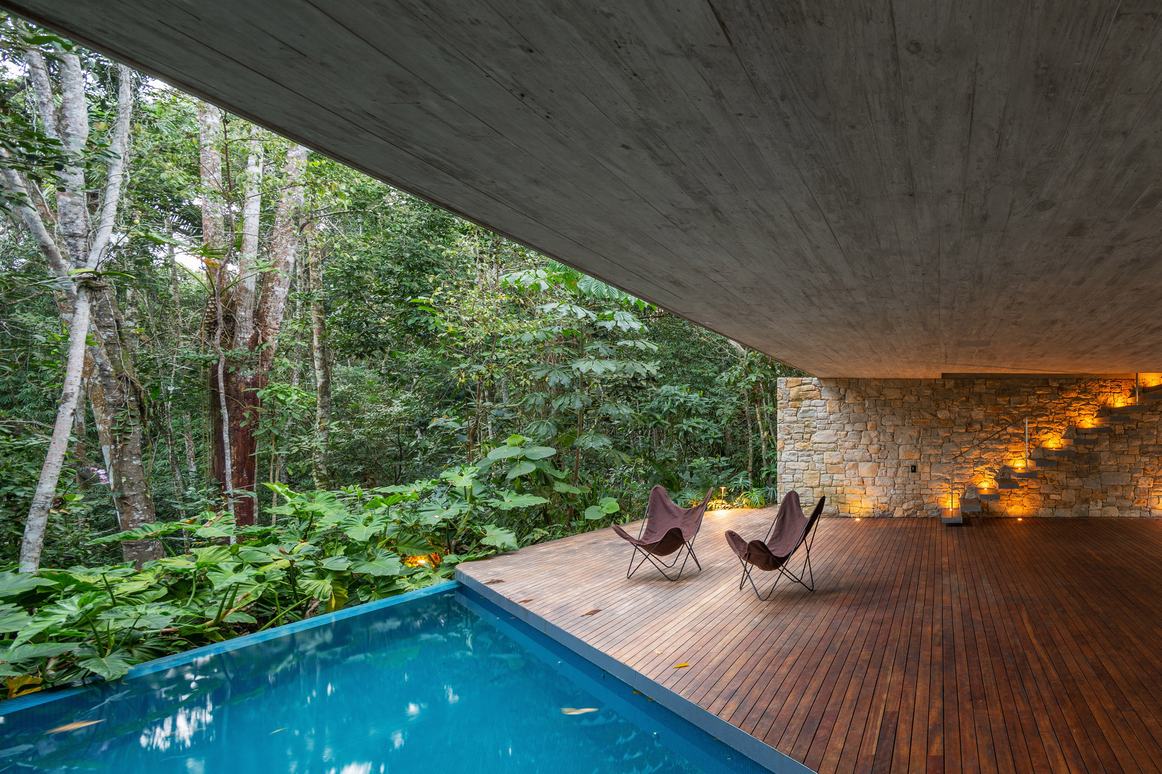 巴西 Casa Azul | 融入雨林的混凝土生态之家-22