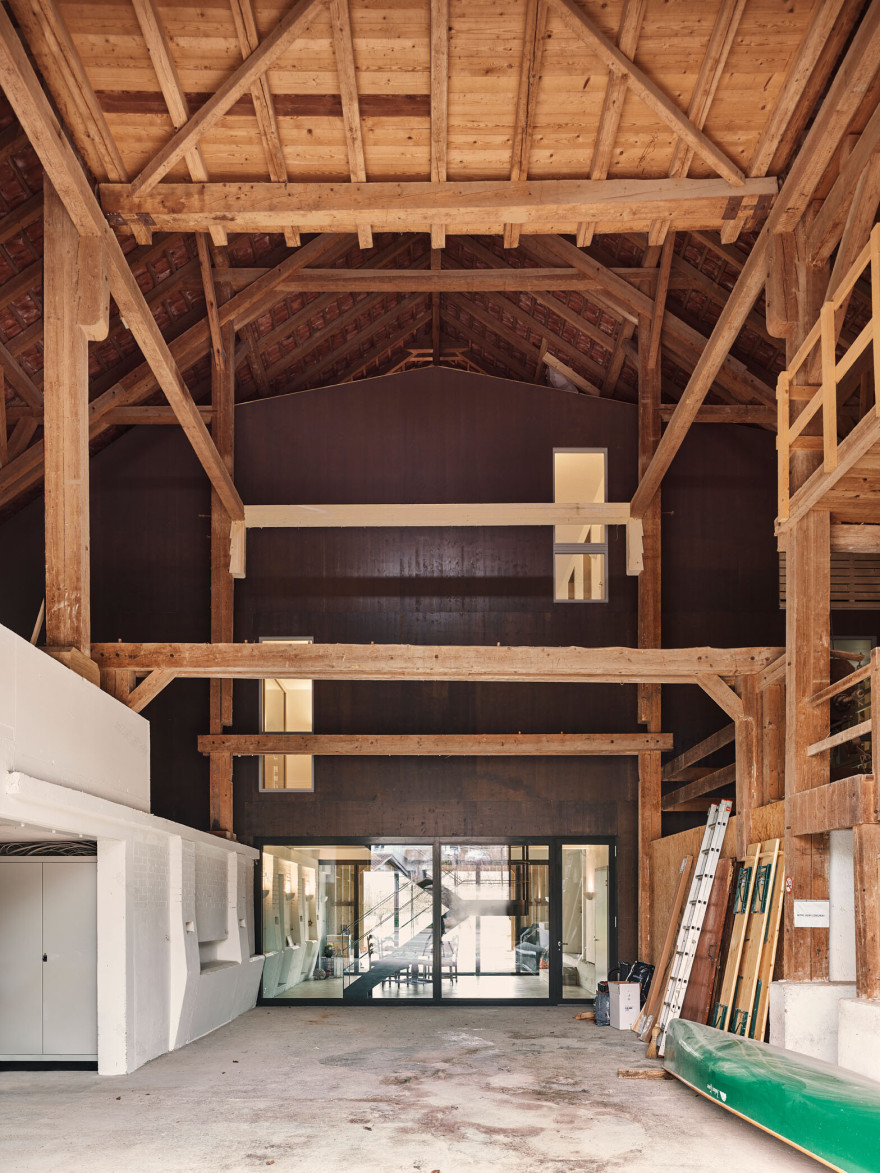 瑞士乡村百年谷仓变宜居私宅-19